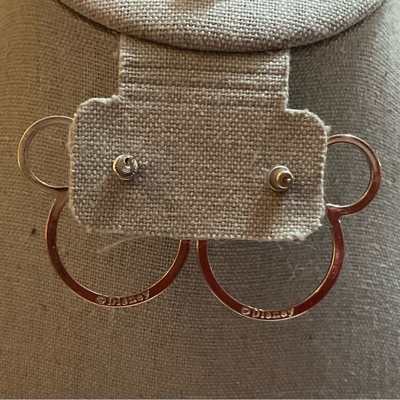 Disney : Silver plated Mickey head shaped earrings. Approximate one inch in size - Picture 2 of 8